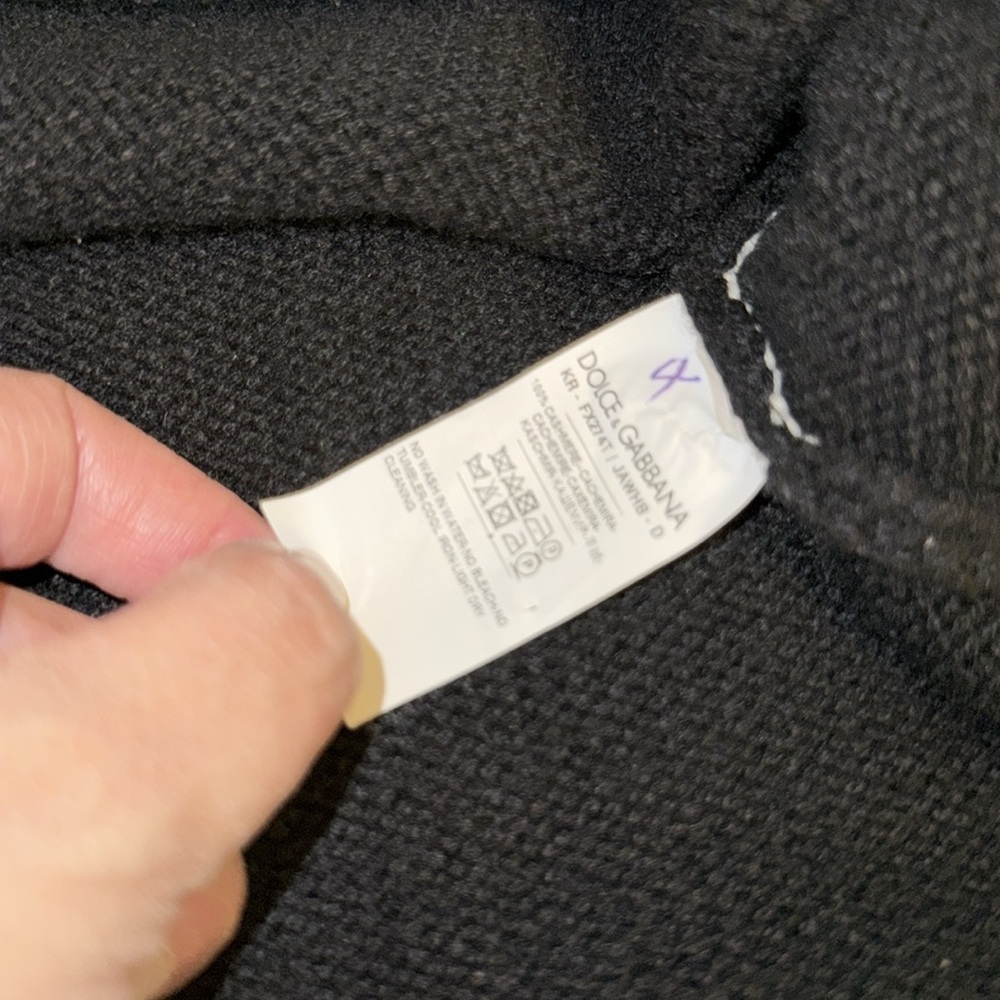 Preloved Dolce&Gabbana sweater great condition color black size is XL. - Picture 5 of 8